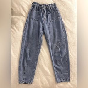 ZARA High Rise / wasted Paperbag “Mom” Jeans. Size 6. Worn only once.